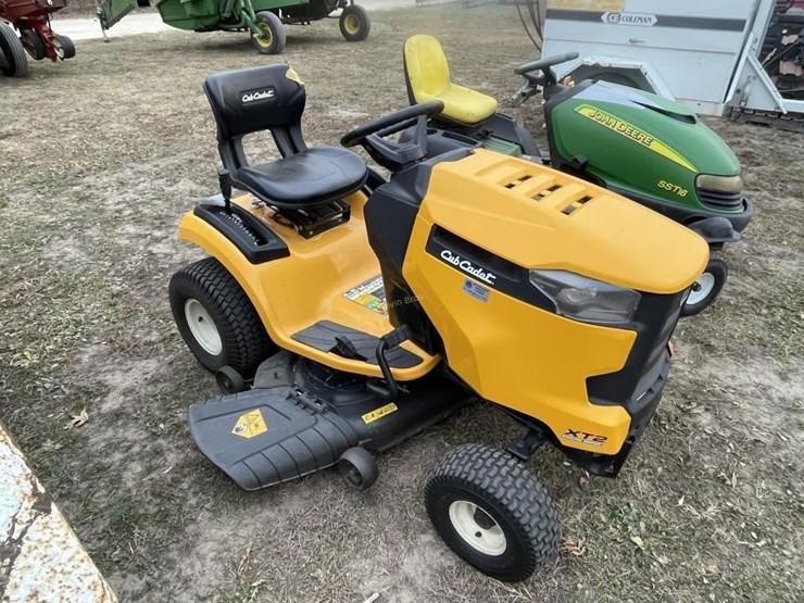 cub-cadet-xt2-riding-lawn-mower-image-3