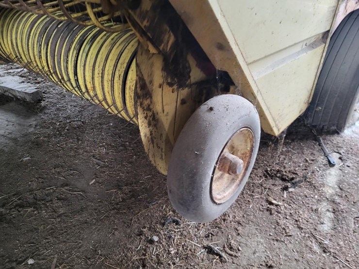 new-holland-851-image-9