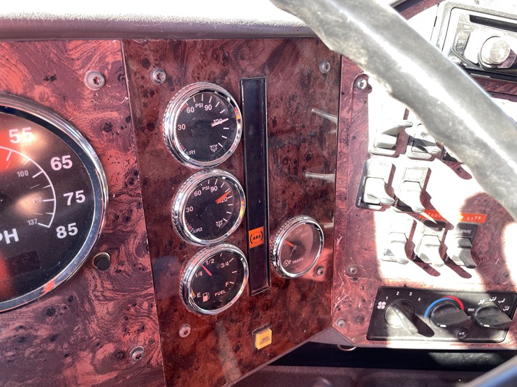 #1110-•-2002-international-5500i-6x4-dump-truck-(has-mn-title)-image-39