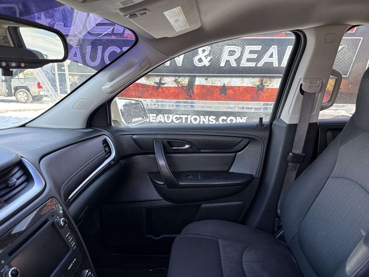 2015-chevrolet-traverse-image-14