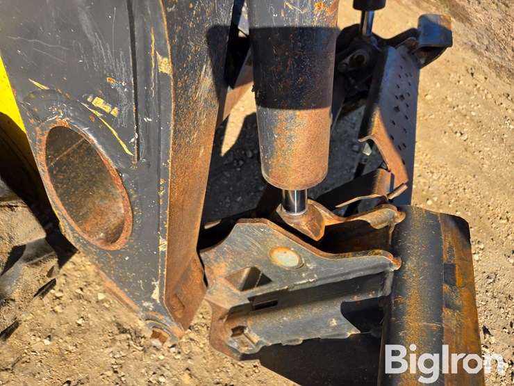 new-holland-c227-image-16