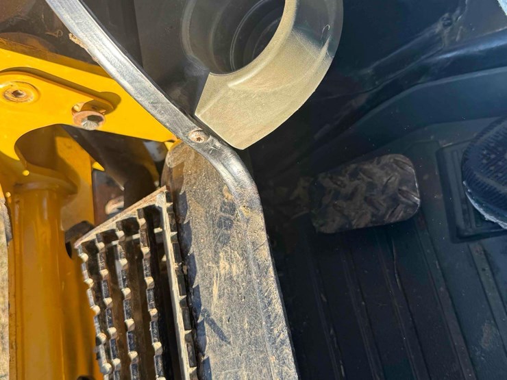 caterpillar-236d-image-29