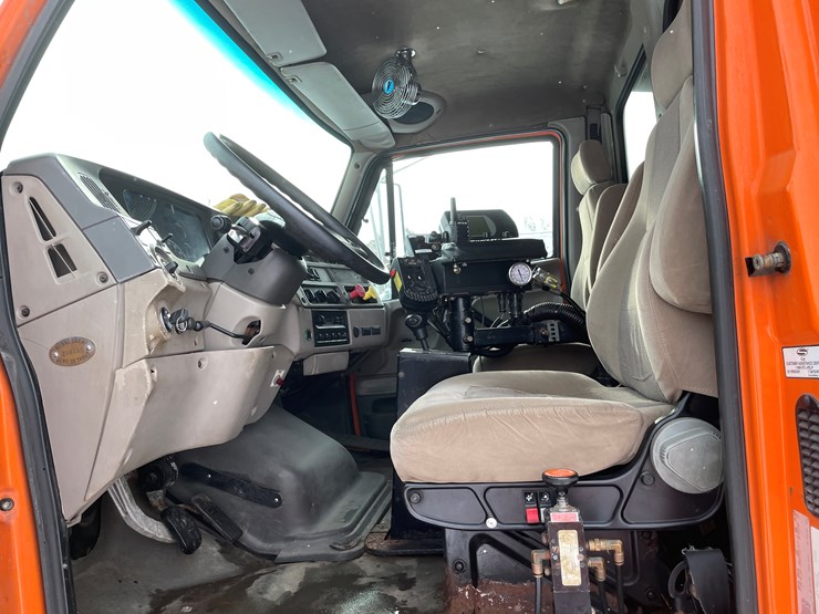 #1164-•-2004-sterling-plow-truck-(has-mn-title)-image-30