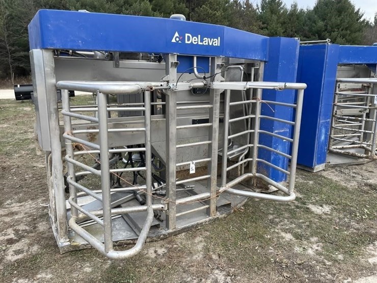 delavel-classic-vms-milking-robot-image-1