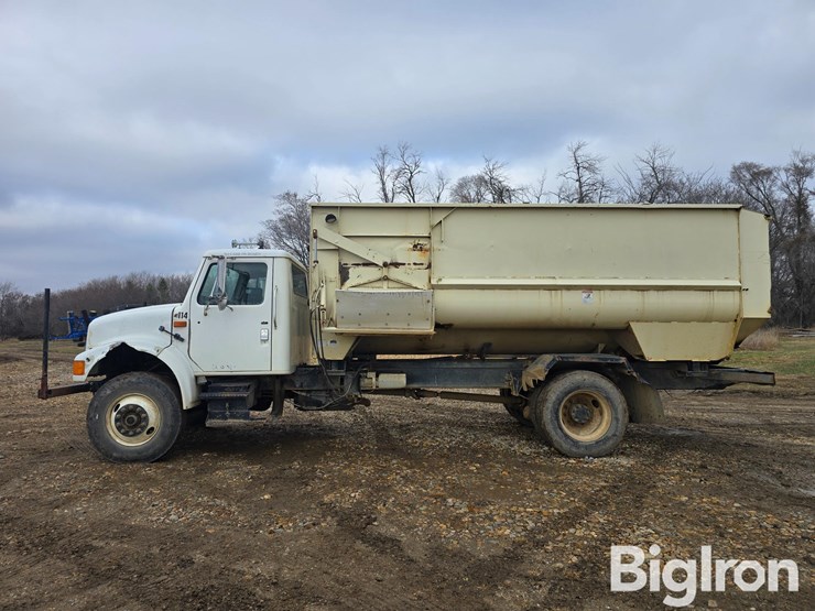 1995-international-4700-image-8