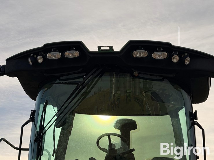 2021-john-deere-w235-image-10