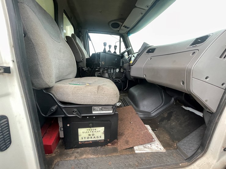 #1113-•-1998-ford-louisville-plow-truck-(has-mn-title)-image-51