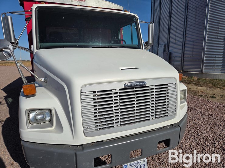 2003-freightliner-fl80-image-10