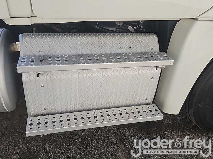 2018-freightliner-cascadia-image-38