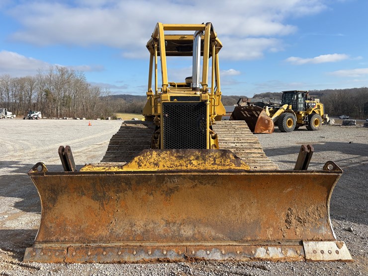 caterpillar-d4h-image-2