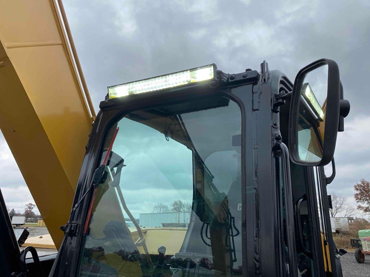 caterpillar-307.5-image-42