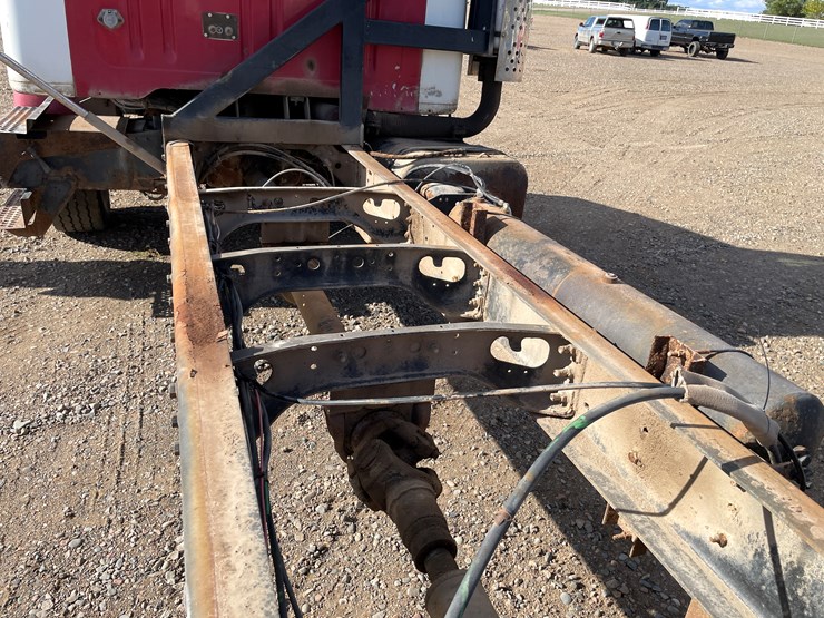 #1108-•-1996-international-cab-and-chassis-(has-mn-title)-image-19