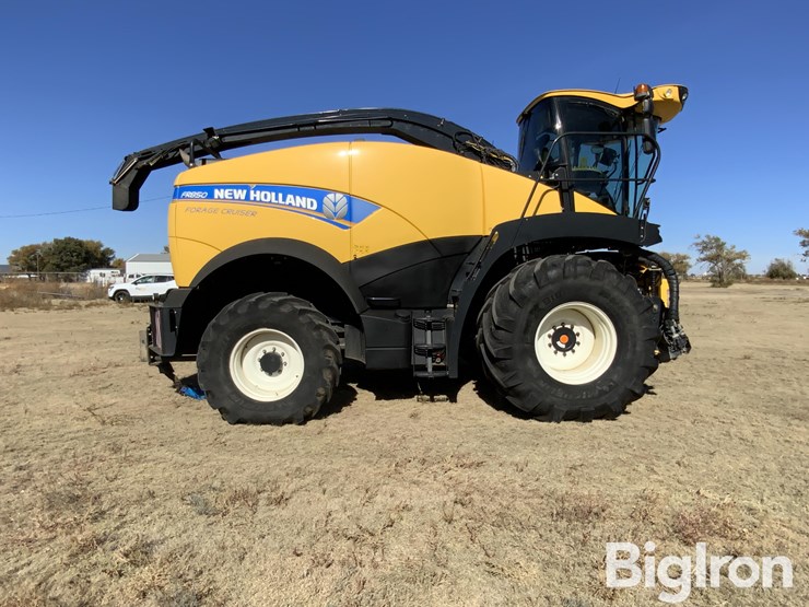 new-holland-fr850-image-4