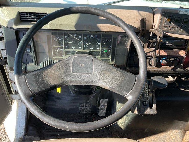 2001-international-4900-image-109