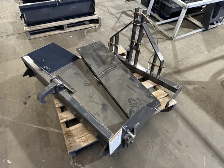 2025-wolverine-25"-3-point-hitch-bucket-image-3