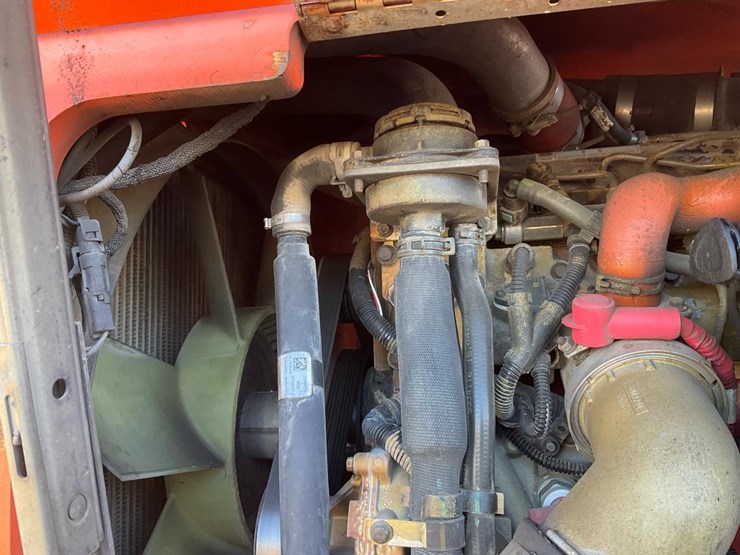 2016-sky-trak-6042-image-40