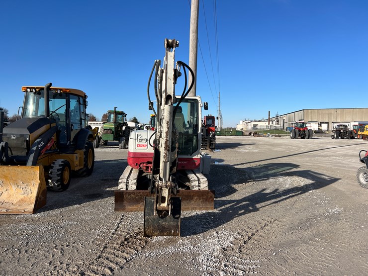 takeuchi-tb260-image-2