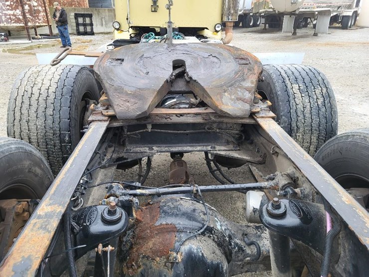 2012-peterbilt-386-image-25