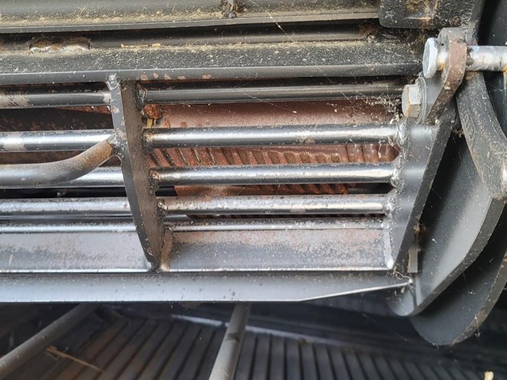 new-holland-cr9040-image-33