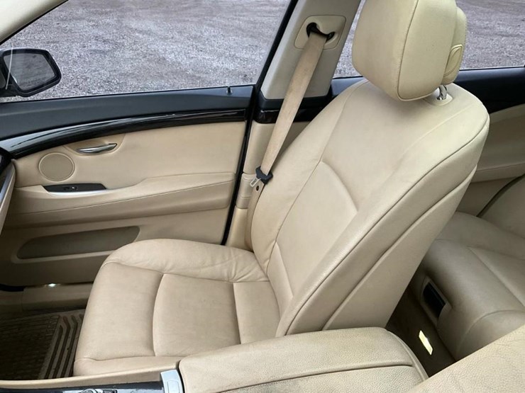 #2053-•-2010-bmw-550gt-car*-image-57