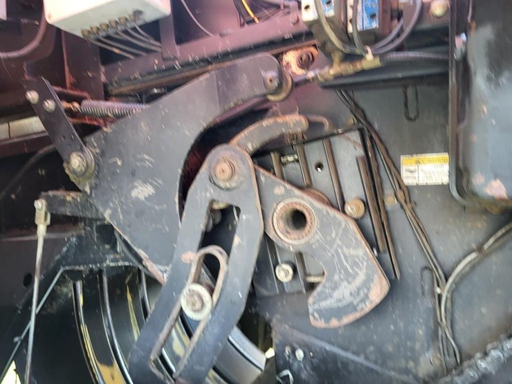 new-holland-590-image-21