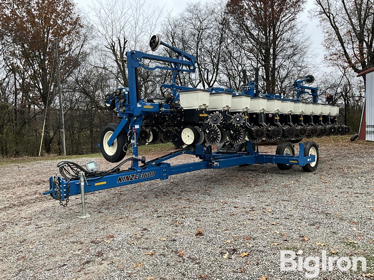 2012-kinze-3600-image-1