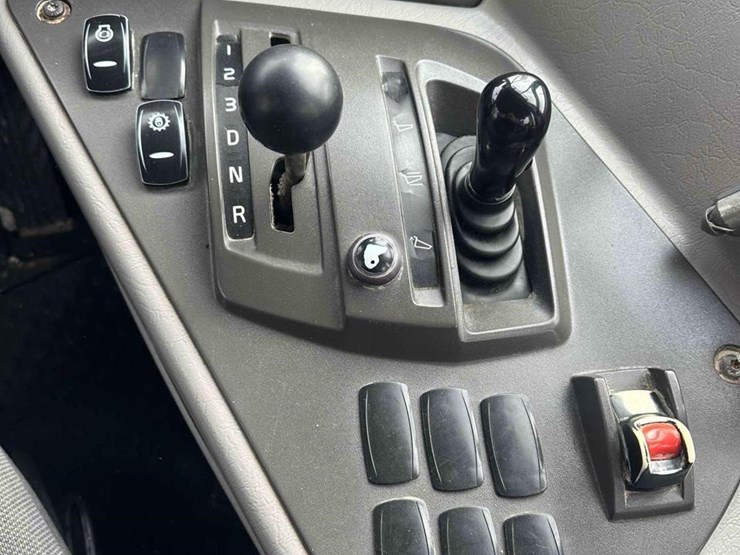 2019-volvo-a25g-image-31