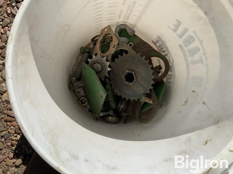 john-deere-16-image-16