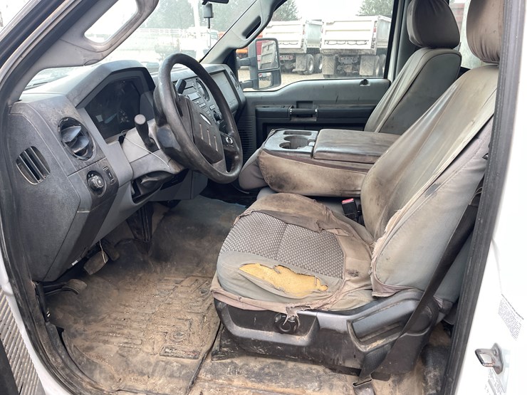 2014-ford-f550-image-27