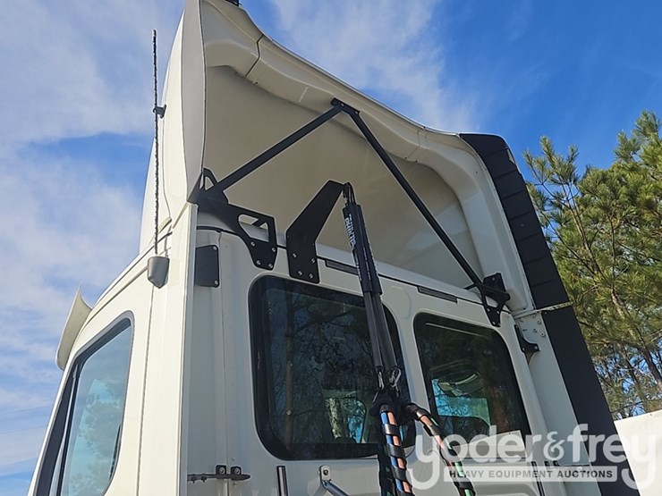 2018-freightliner-cascadia-image-26
