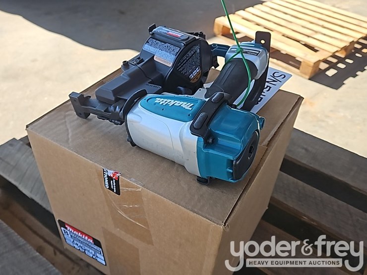 makita-an454-1-3/4"-roofing-coil-pheumatic-nailer,-reconditioned-image-1