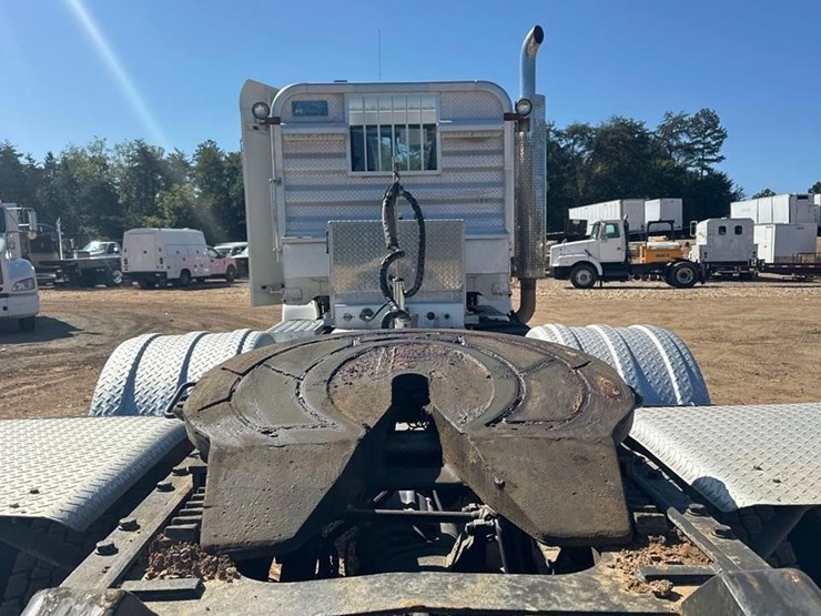 2012-peterbilt-367-image-19