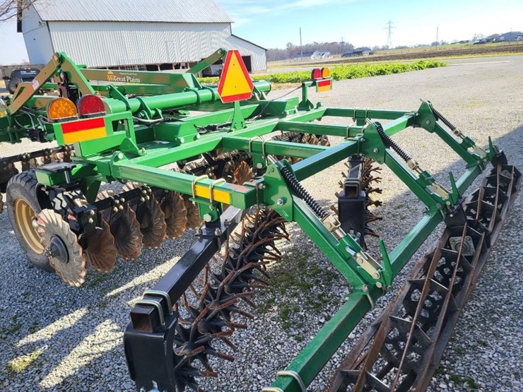 2022-great-plains-1000tm-image-24