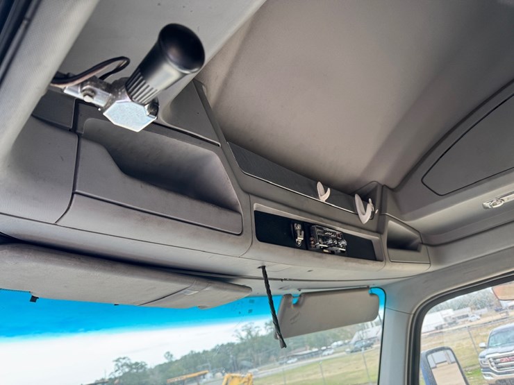 2016-kenworth-t680-image-21