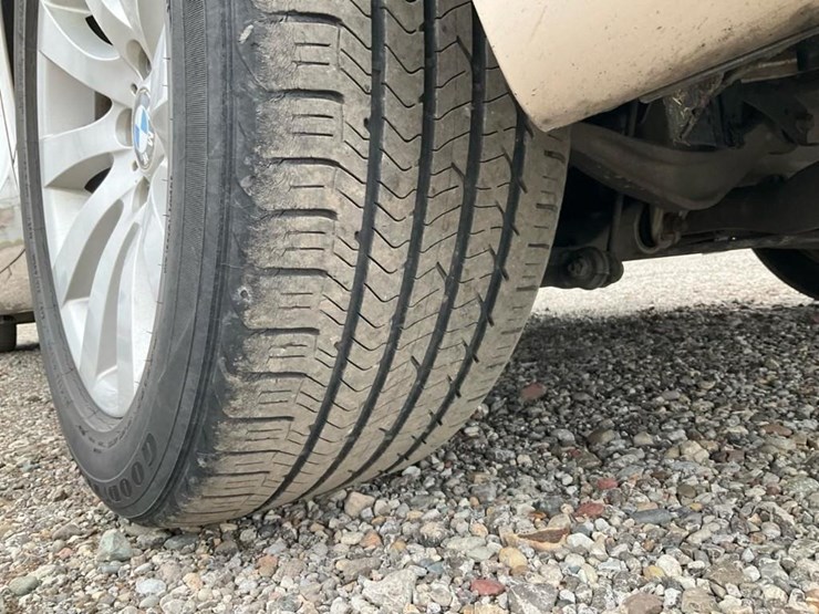 #2053-•-2010-bmw-550gt-car*-image-20