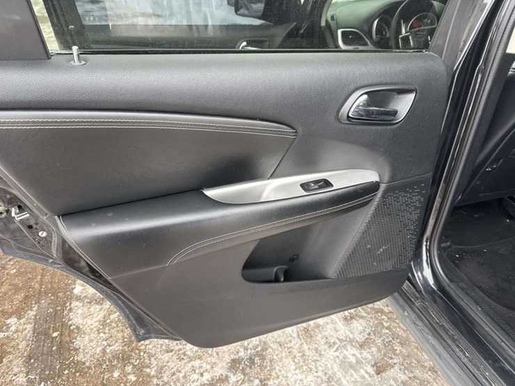 2011-dodge-journey-image-8