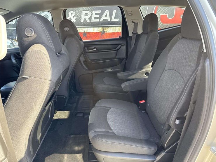 2015-chevrolet-traverse-image-19