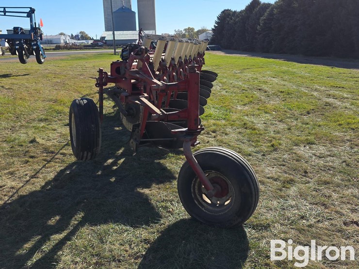 international-700-image-6