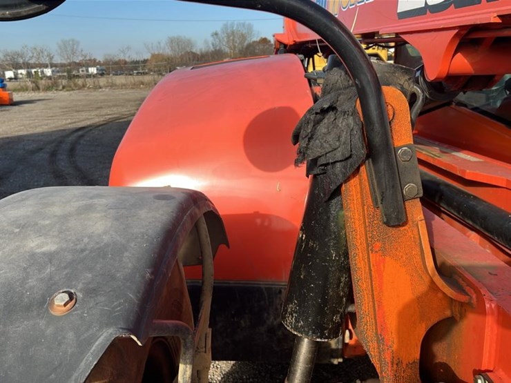 2005-lull-644e-42-image-29