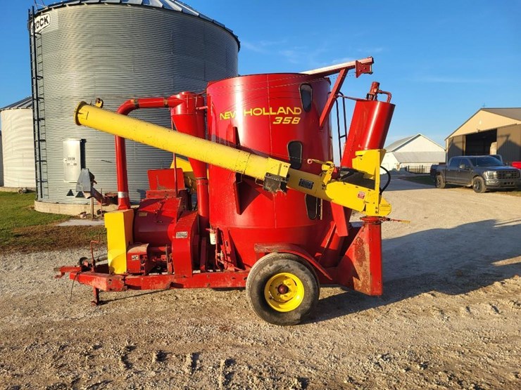 new-holland-358-image-2