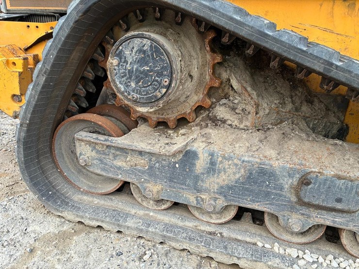 2019-deere-331g-image-13