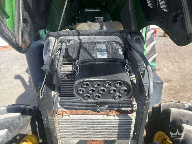 john-deere-6135e-image-8