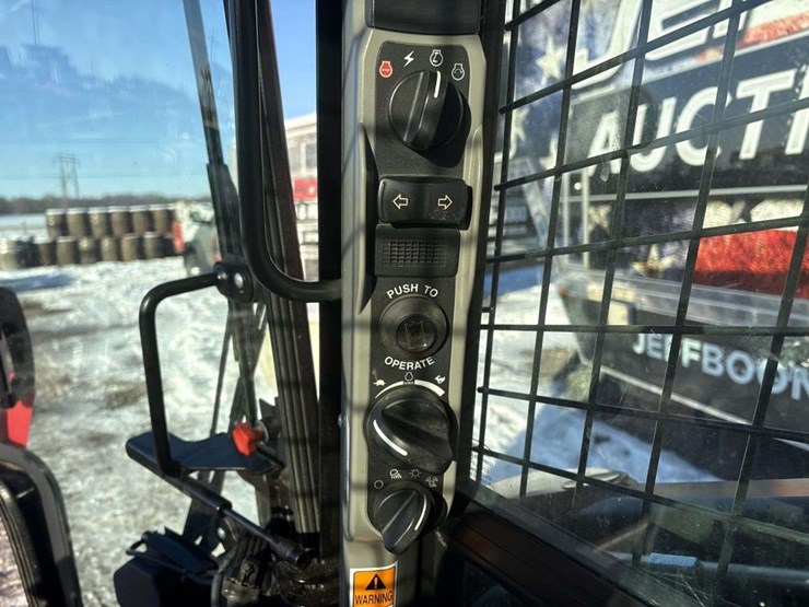 new-holland-l328-image-18