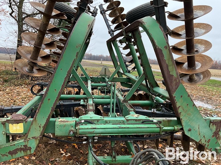 john-deere-230-image-12