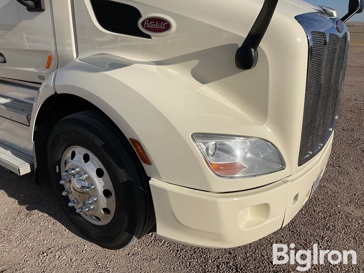 2020-peterbilt-579-image-12