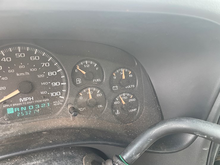 #1169-•-2001-chevrolet-3500-dump-box-truck-(has-mn-title)-image-21