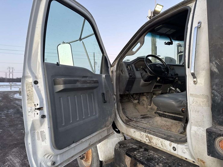 2011-ford-f650-image-12