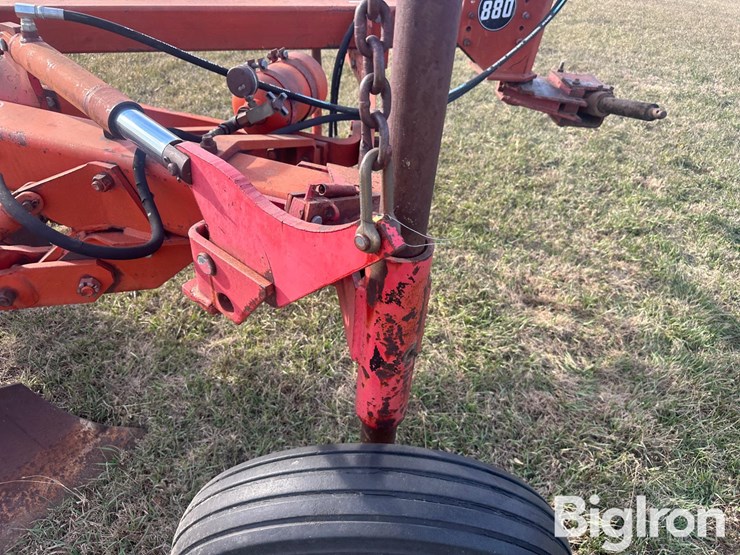 massey-ferguson-880-image-16