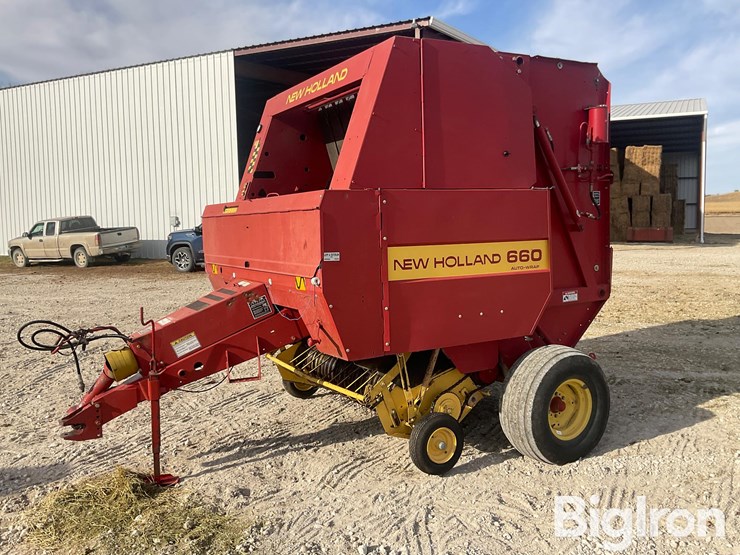 new-holland-660-image-1