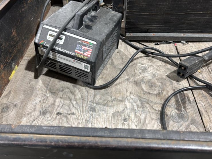 #2351-•-electric-golf-cart*-image-11